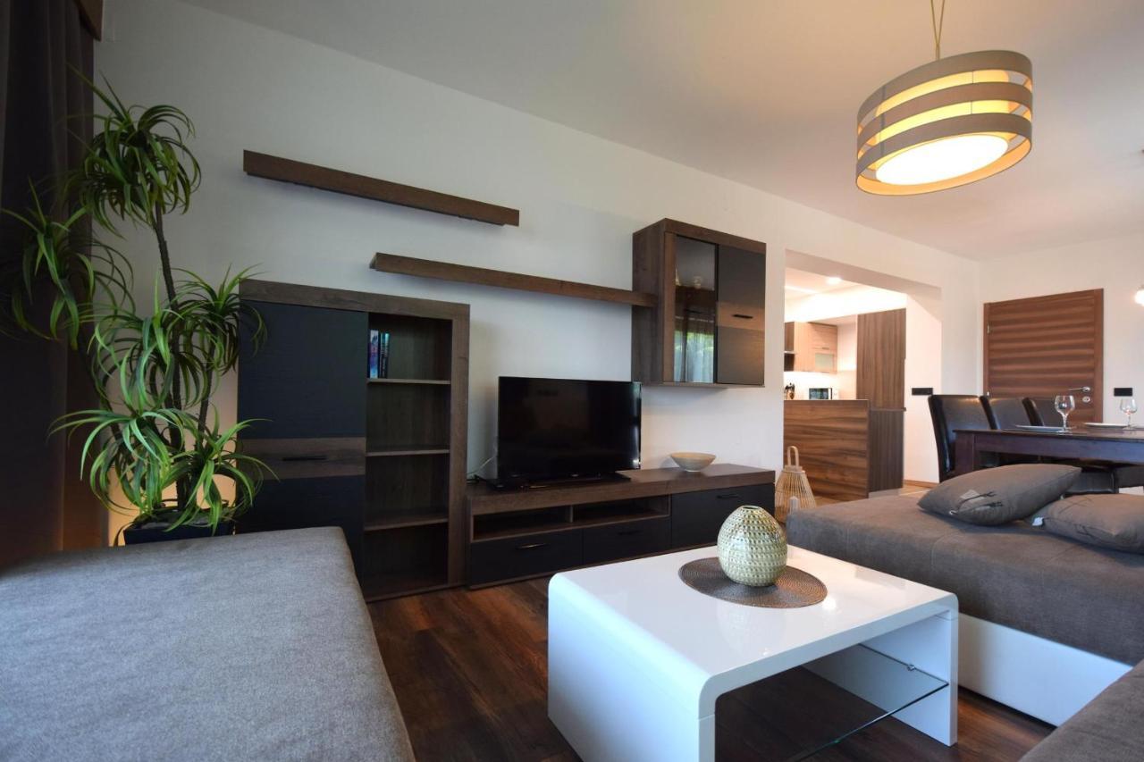 Apartments Antonija Малинска Экстерьер фото