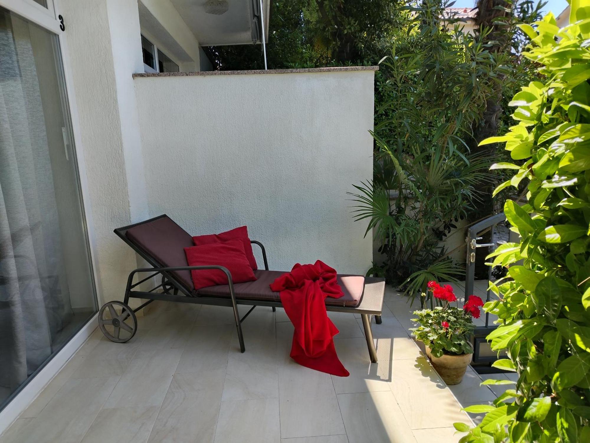 Apartments Antonija Малинска Экстерьер фото