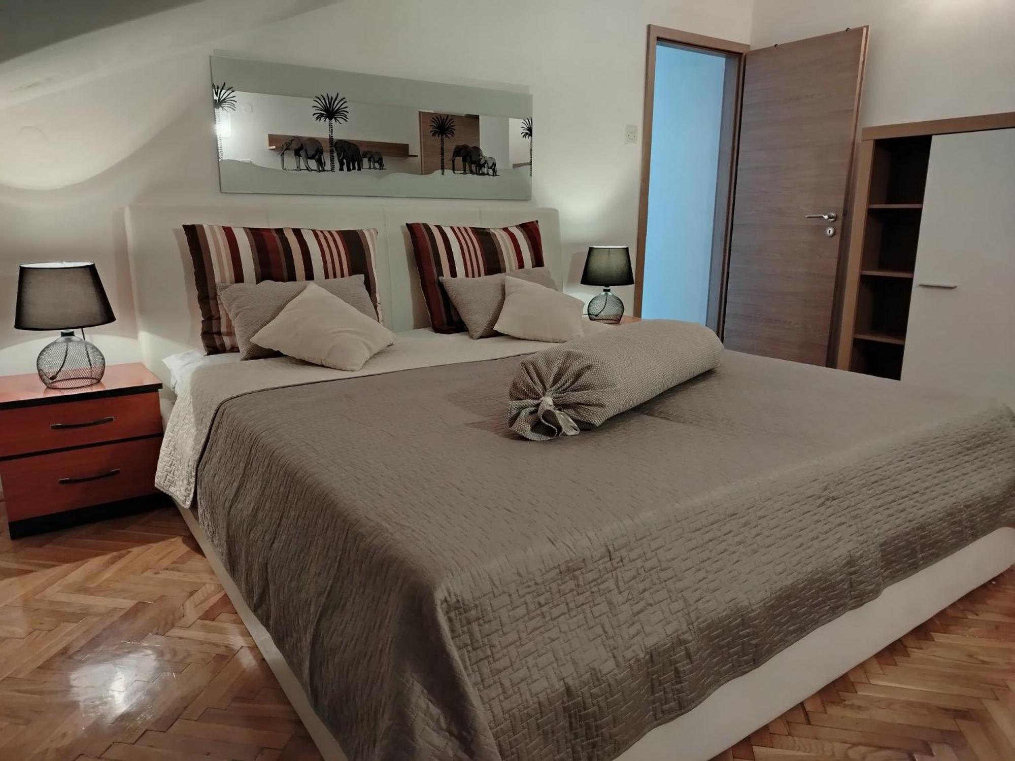 Apartments Antonija Малинска Экстерьер фото