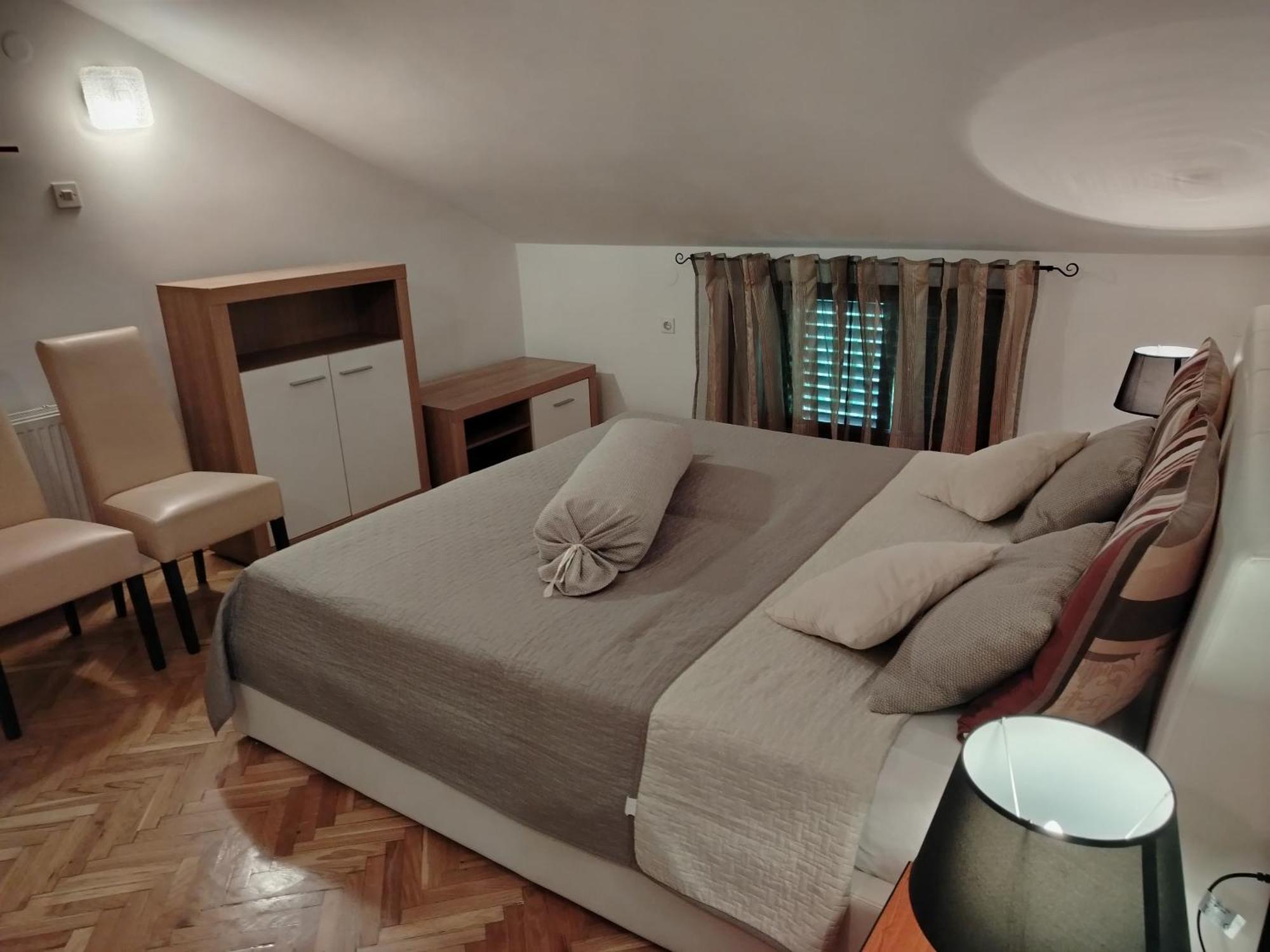 Apartments Antonija Малинска Экстерьер фото