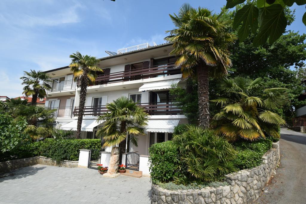 Apartments Antonija Малинска Экстерьер фото