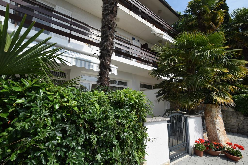 Apartments Antonija Малинска Экстерьер фото