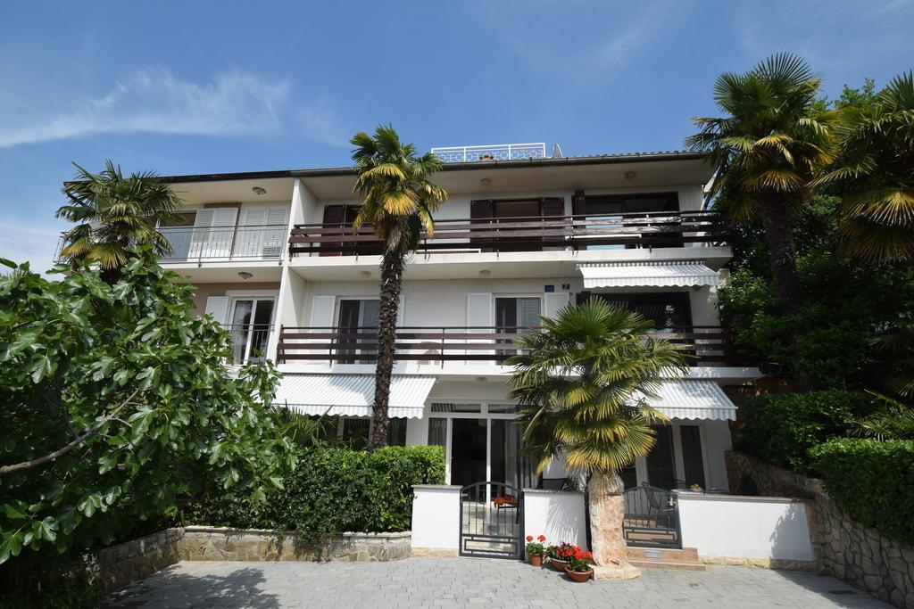 Apartments Antonija Малинска Экстерьер фото