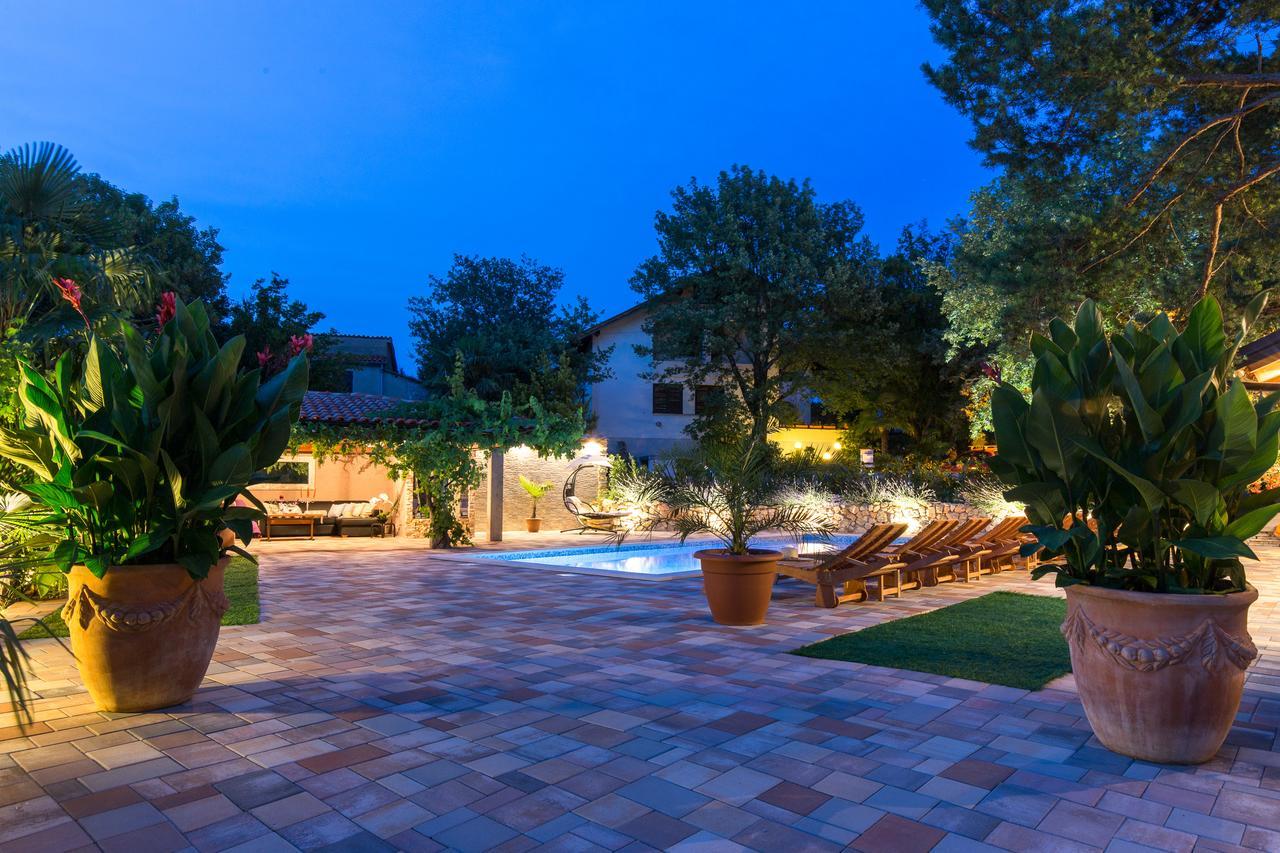 Apartments Antonija Малинска Экстерьер фото