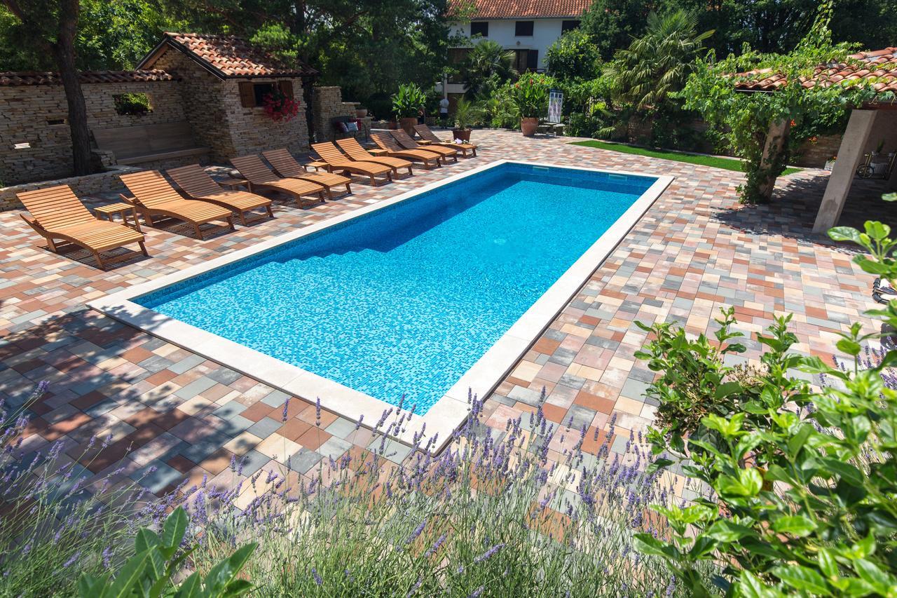 Apartments Antonija Малинска Экстерьер фото