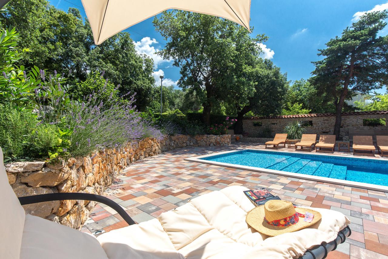 Apartments Antonija Малинска Экстерьер фото