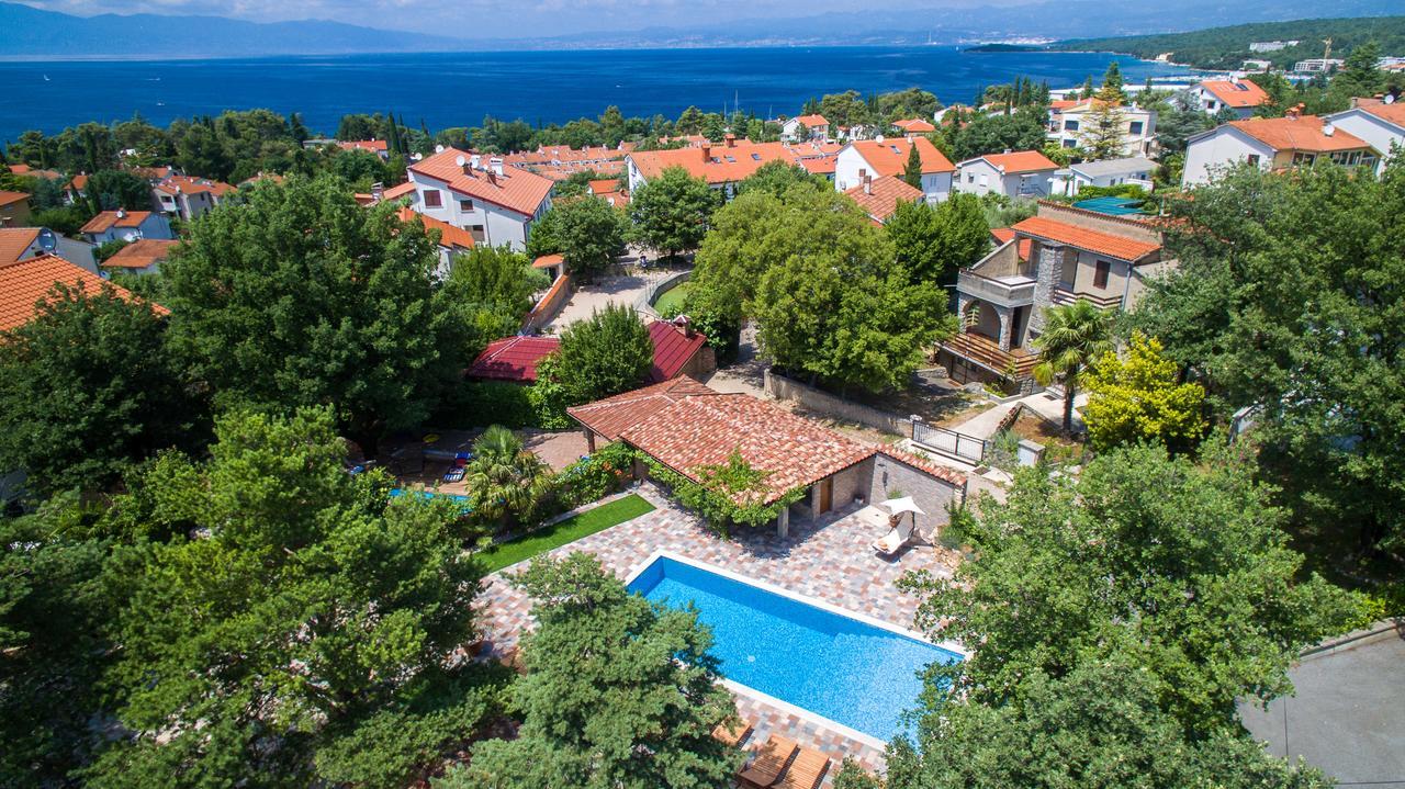 Apartments Antonija Малинска Экстерьер фото